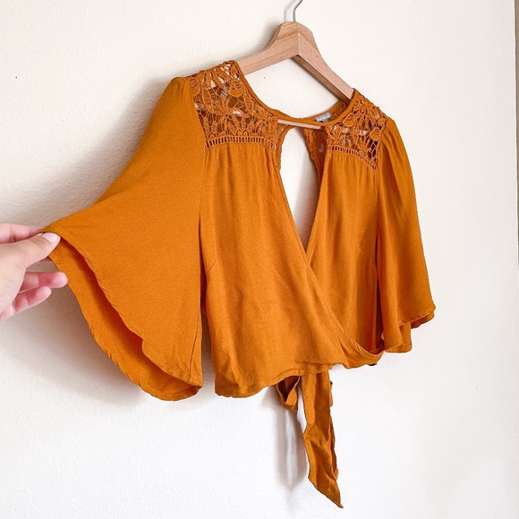 Charlotte Russe Flowy Sleeves Womens Floral Crop Top With Open Back Size M - Picture 3 of 9